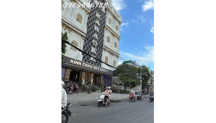 Nhà XẤU mua được  tặng VỊ TRÍ KD đỉnh ngang 11m 150m2 Quang Trung đường 30m gần Ủy ban 16 tỷ